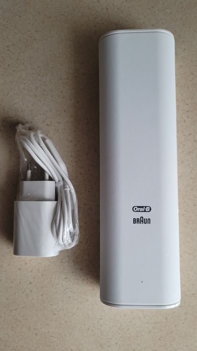 Etui podróżne do szczoteczek Oral-B z funkcją ładowania