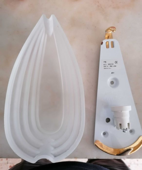 Espectaculares Apliques de Parede em Vidro Branco -Novo