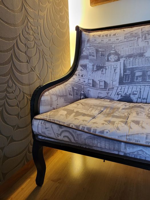 URGENTE | Sofá AREA | Estampado e madeira maciça