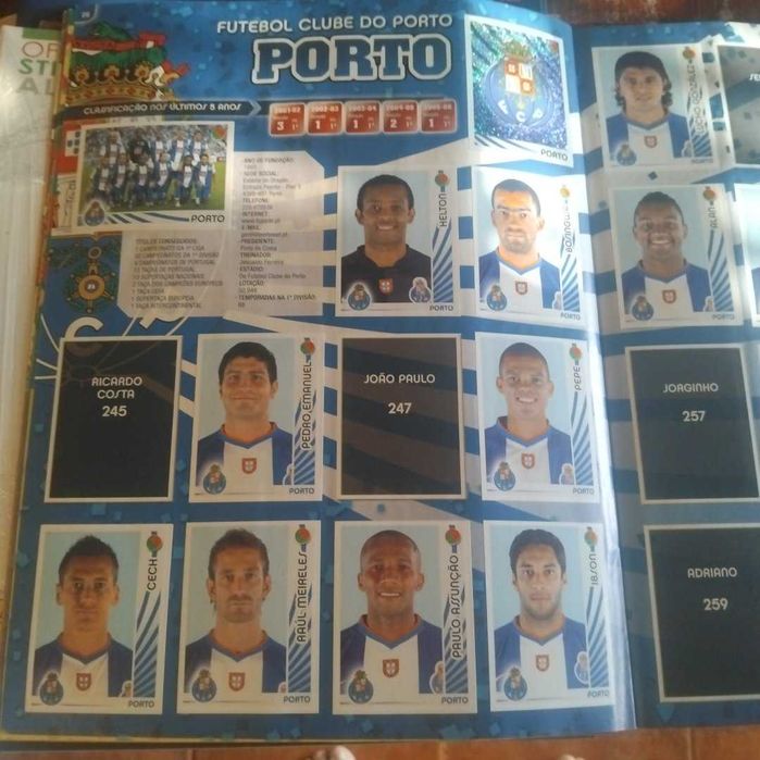 Caderneta liga 2006/07 com muitos cromos como nova