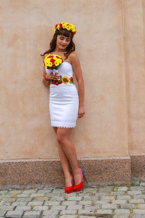 Вишита весільна/вечірня сукня ручної роботи