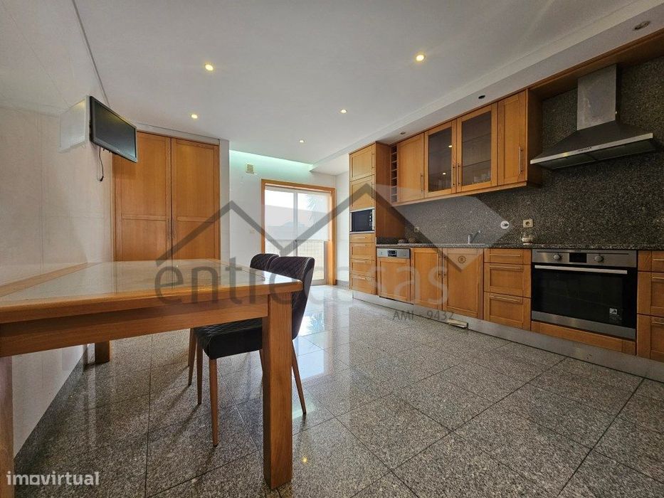 Meadela - Apartamento T3 em Condomínio Fechado