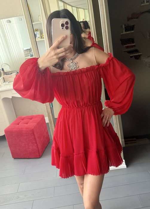 Червона сукня Giambattista Valli & H&M
