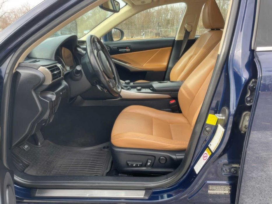 Lexus IS 300      2016