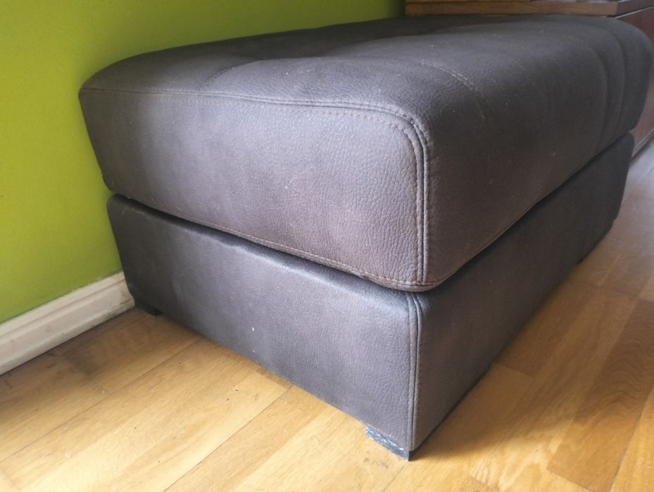 Conjunto Sofá 3 lugares, com chaise longe 3 pufs