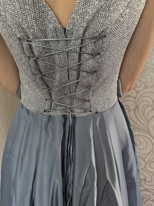 Вечірня сукня на випускний