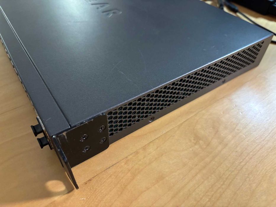 Switch 24 Portas - Netgear S330-28X-PoE+ (PoE 10Gbps)