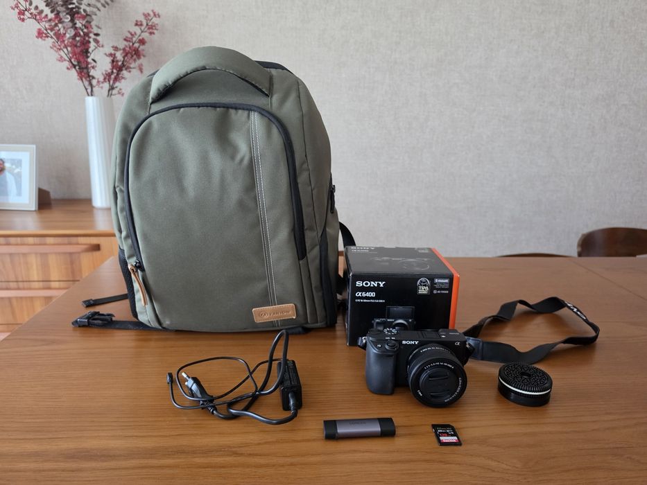 COMO NOVO! Sony a6400 (menos de 150 disparos) com Lente 16-50mm + Kit Completo de Extras