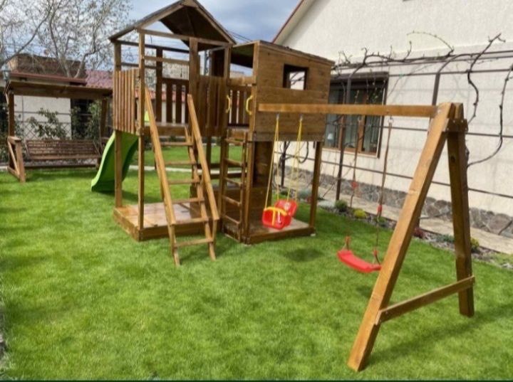 Дитячий ігровий комплекс, майданчик, будиночок, пісочниця.