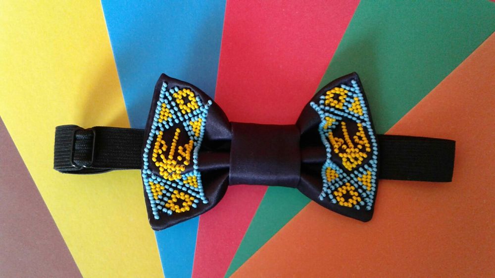 Краватка метелик з тризубцем