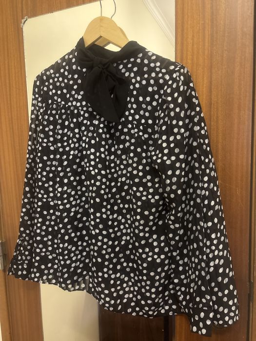 Blusa zara plissada com remate em laço.