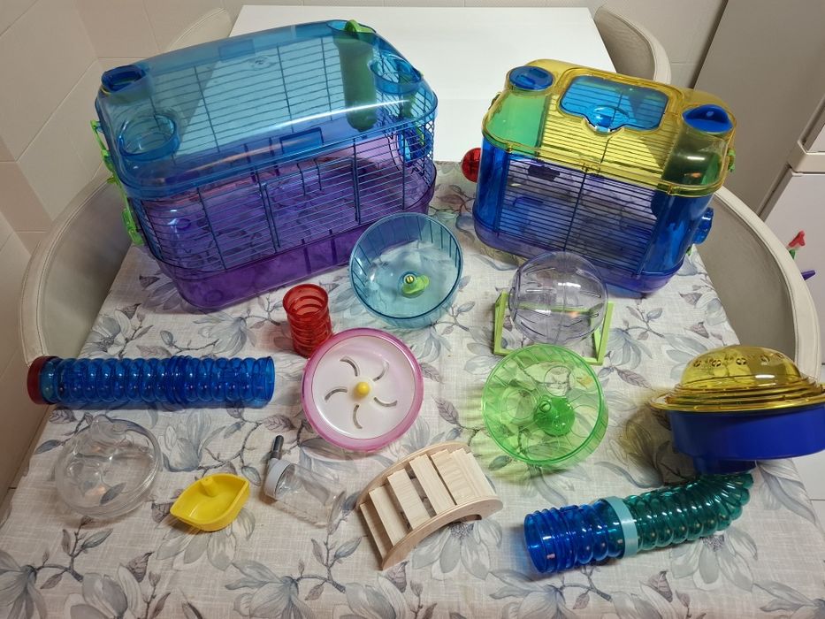Duas gaiolas para Hamster com vários  acessórios