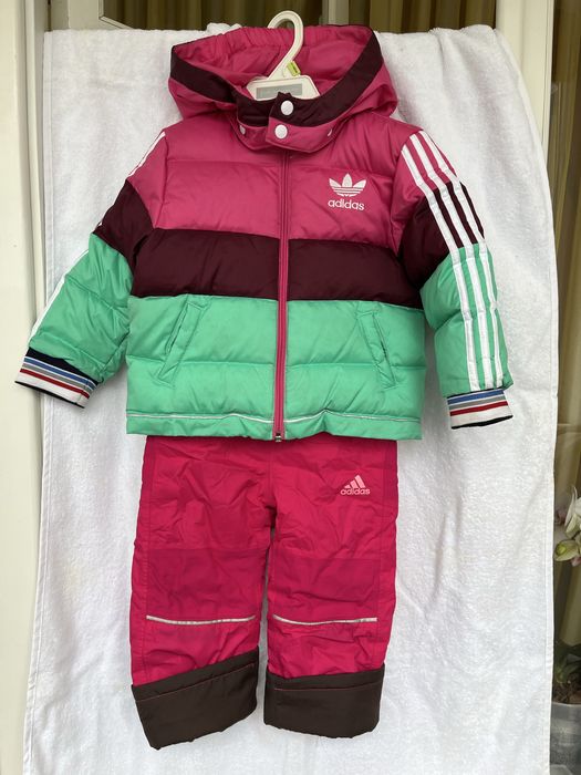 Костюм оригинальний , стан чудовий