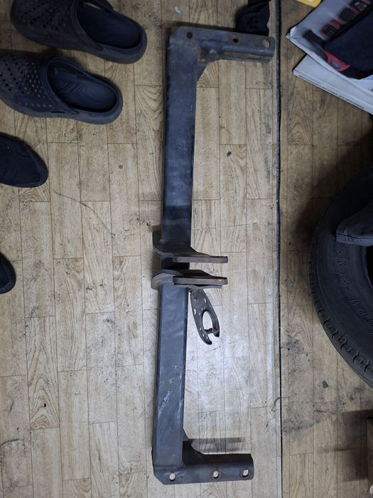 Розборка Toyota avensis,фаркоп, двері праві задні,пасажирські.