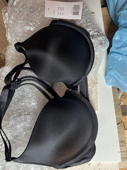 Nowy piękny czarny biustonosz 75 E BLove z metkami