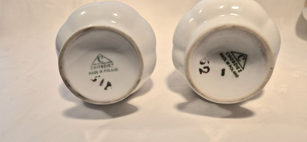 Chodzież porcelanowy zestaw stołowy 2x dzbanuszek oliwa ocet + wazonik