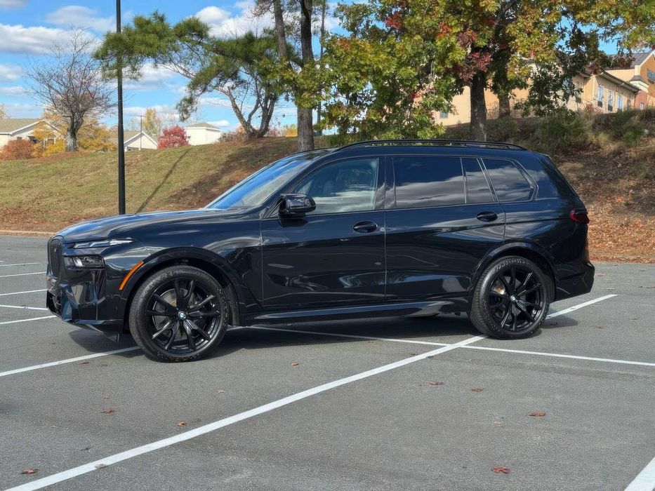 BMW X7 M60i      2024