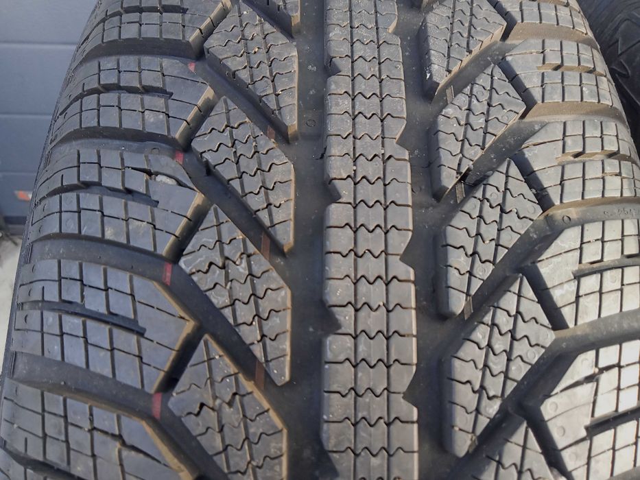 Opony zimowe komplet 4szt 215/65/17 8mm