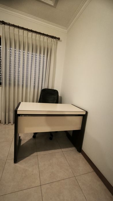 Secretária de Escritório + Cadeira de Diretor