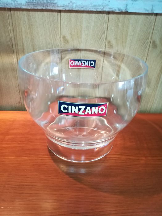 Baldes de gelo com logótipos