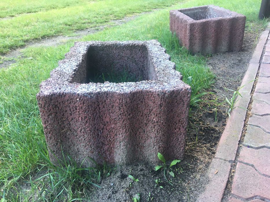 Beton betonowe donice gazon działka ogród