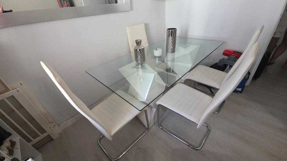 Mesa de Jantar em vidro