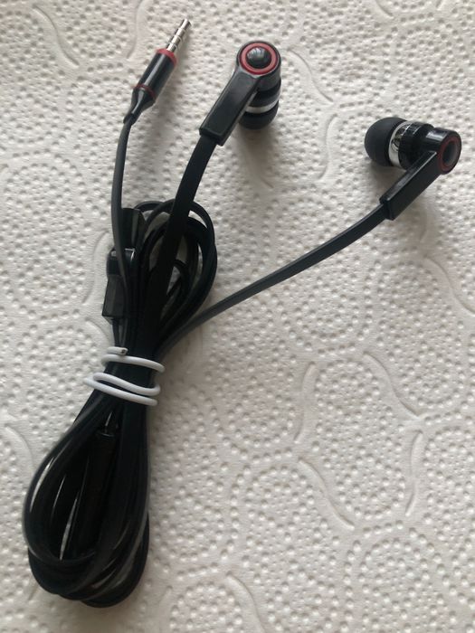 Słuchawki stereo z mikrofonem do telefonów, mp3 i innych urządzeń, Płaski kabel (JAK NOWE)