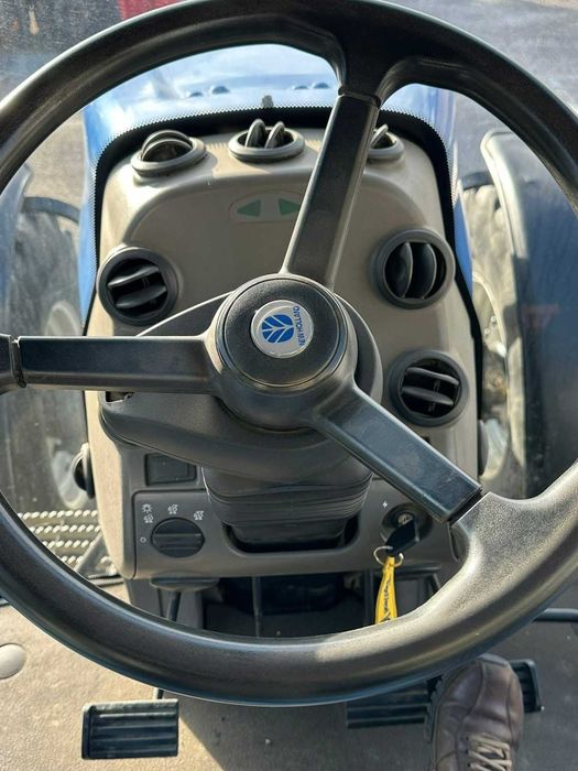 New Holland TG 285