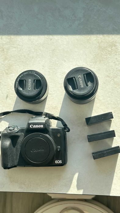 Canon M50 з об'єктивами 15-45mm та 22mm