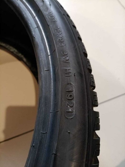 Пара шин б/у 225/35R19 88W Hankook Winter i*cept evo3