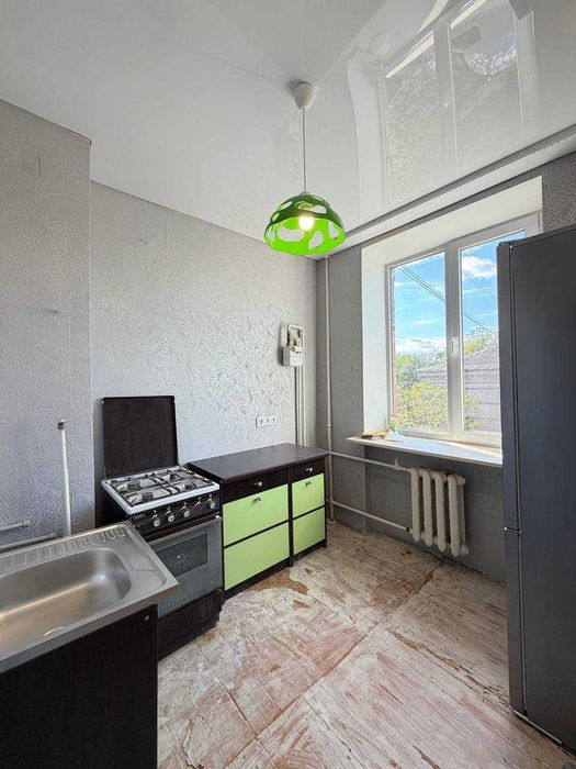 Продаж 2-кімнатної квартири на 17 кварталі.Сталінка.