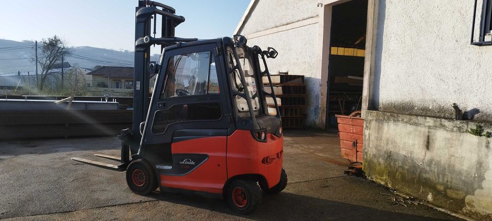 Empilhador Elétrico Linde E25H-01/600
