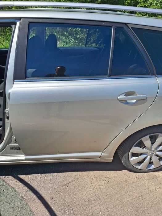 Toyota Avensis t25 1c0 drzwi tylne lewe tyl kombi