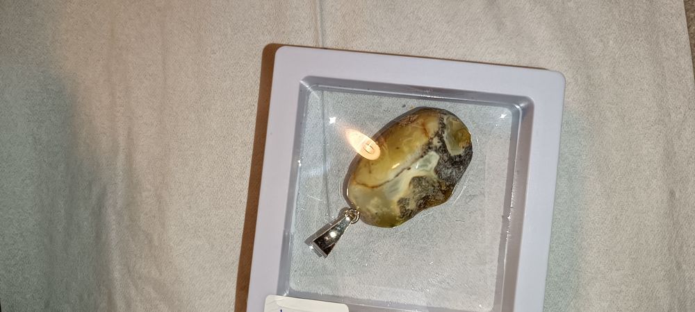 wisiorek z bursztynu