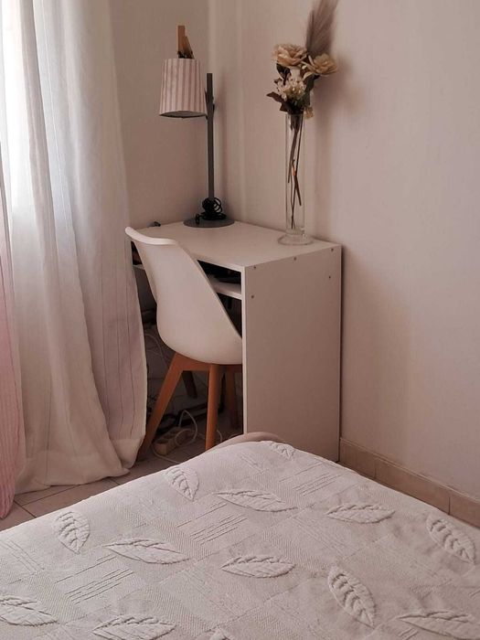 Alugo Quarto ao ano