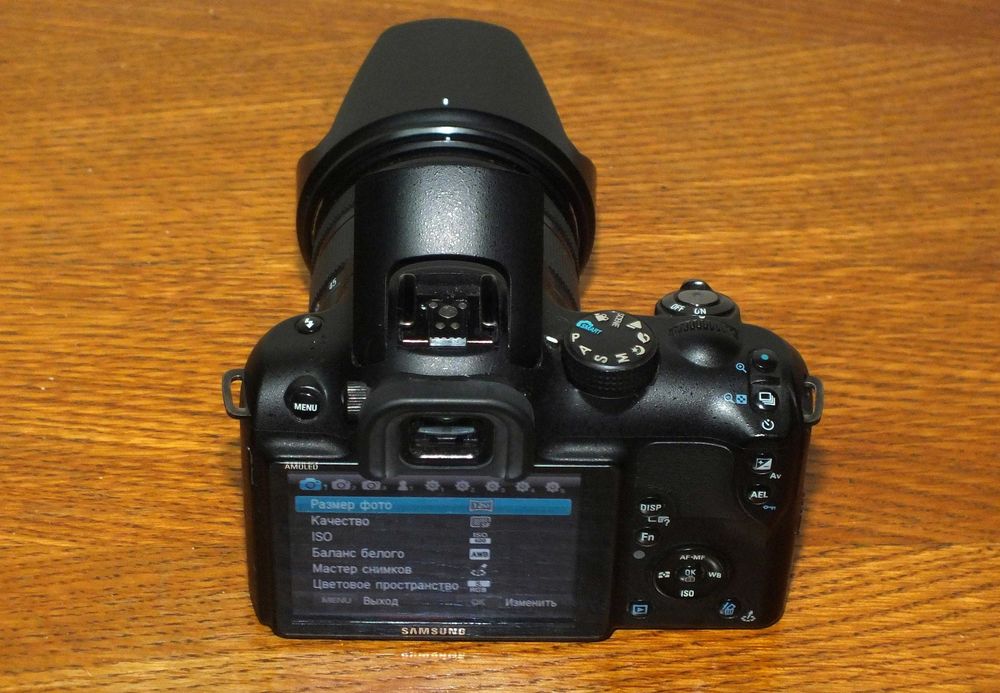 Беззеркальный компактный фотоаппарат Samsung NX10 Body / Объектив 18-55 мм