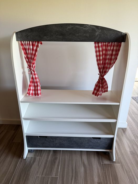 Movel em Loja e Teatro para crianças