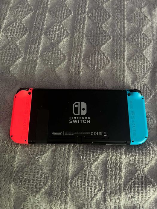 Nintendo Switch 1 + etui + 2 gry