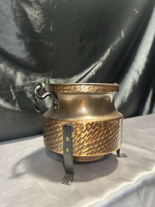 Miedziany Kwietnik Osłonka na Doniczkę Młotkowana, Kute Rączki i Nogi