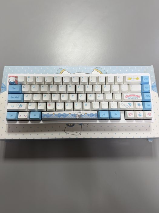 Teclado mecanico KBDFans e keycaps akko cinnamoroll