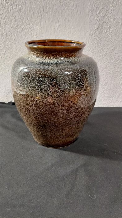 Wazon Mirostowice,  uszkodzony