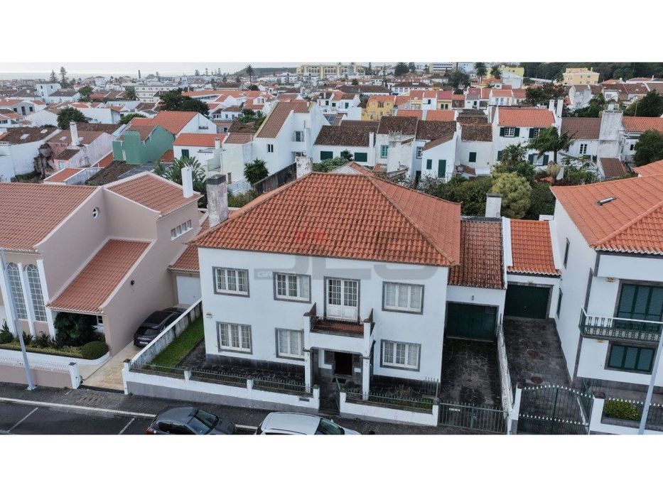 Moradia V6 Isolada no Centro de Ponta Delgada