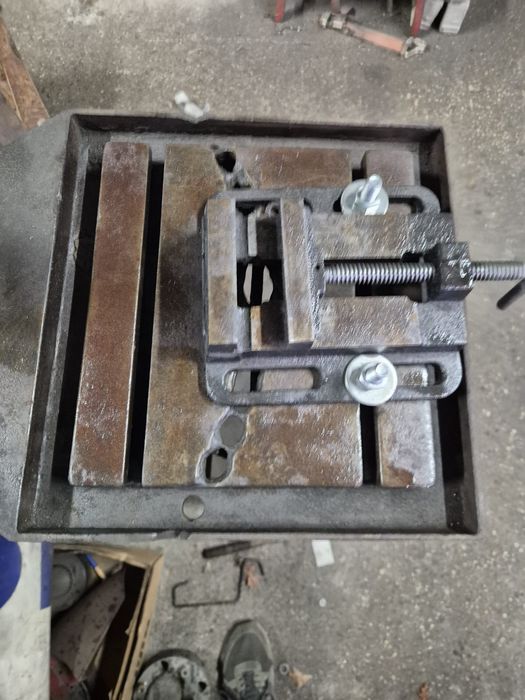 Engenho de Furar / Furadora Vertical Trifásica Industrial com bucha de aperto rápido