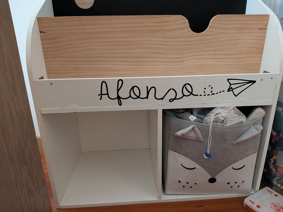 Móvel arrumação para livros criança