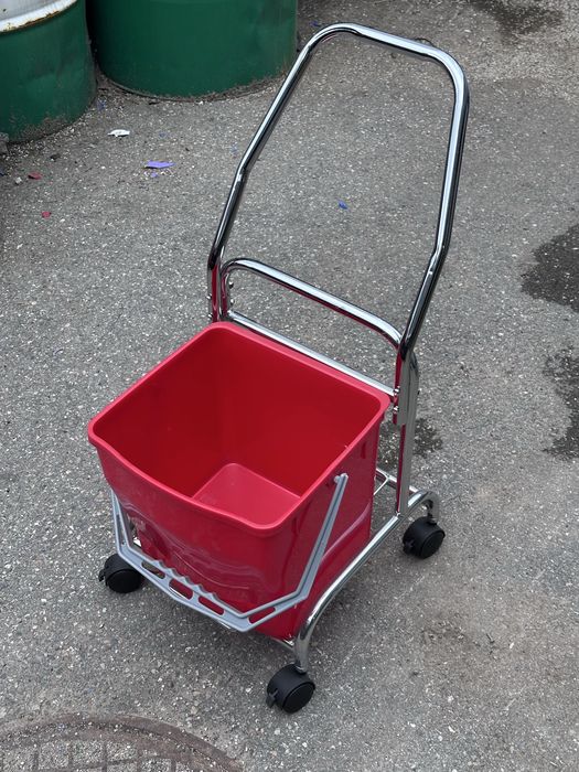 Wózek do sprzątania, wiaderko na kołkach