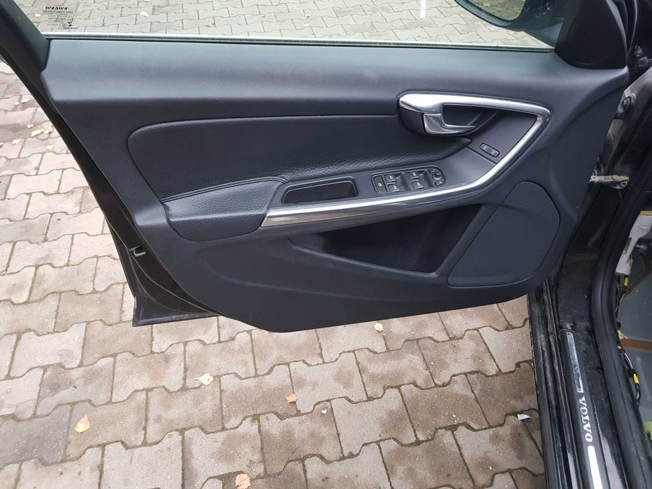VOLVO S60 II Boczki Drzwi Tapicerka EUROPA Boczek Skóra 4szt RADOM