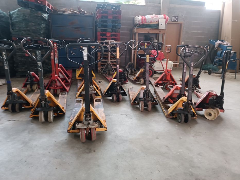 Porta paletes Manitou 

2500kgs

Vários em stock