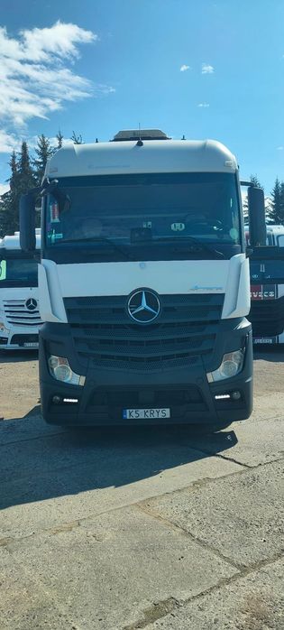 Mercedes-Benz Actros  Mercedes Actros 1845