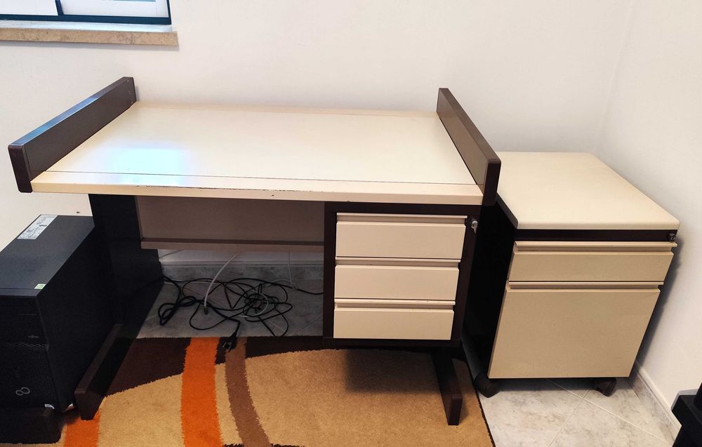 secretárias, módulo de gavetas e armário para escritório