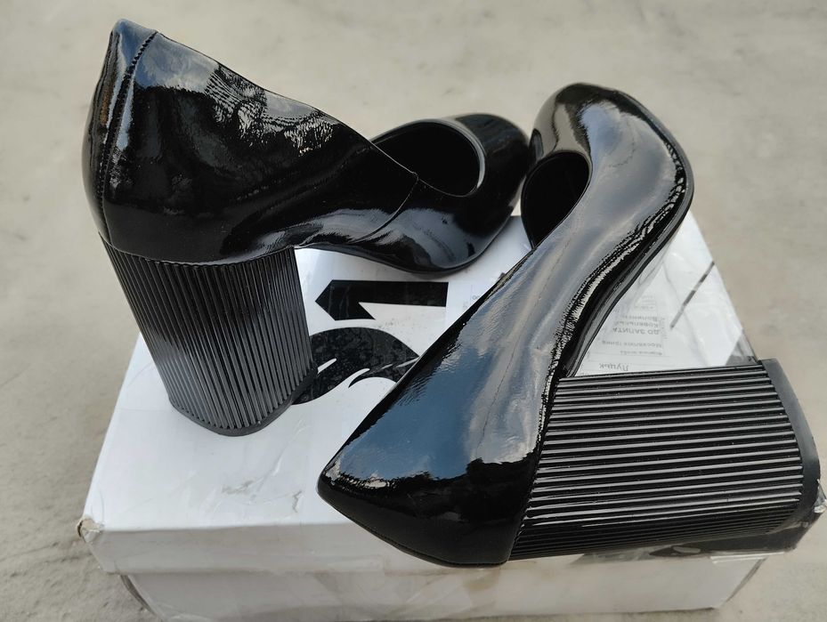 Жіночі туфлі на каблуку